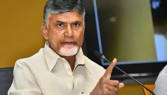 వాళ్లతో మమ్మల్ని తిట్టిస్తున్నారు.. : చంద్రబాబు