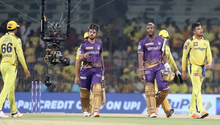 చెన్నై‌కు బిగ్ షాక్.. ప్లే ఆఫ్ రేసులో KKR