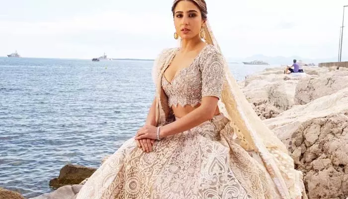 Sara Ali Khan : వాళ్లిద్దరితోనే ఆ పని చేయాలనుంది.. మాటల్లో చెప్పలేనంత ఇష్టం