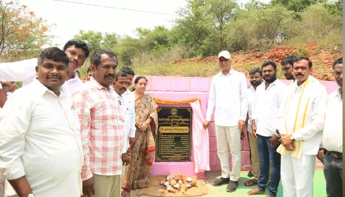 పక్కరాష్ట్రాల్లో ఏడుగంటలు, తెలంగాణలో 24 గంటల ఉచిత కరెంటు.. మంత్రి హరీష్ రావు