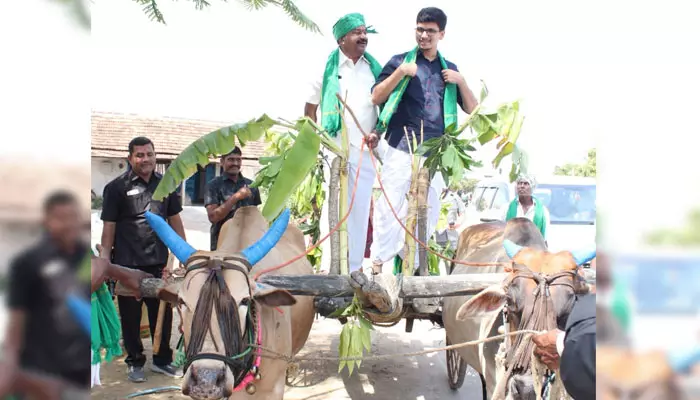 పంచెకట్టులో.. అదనపు కలెక్టర్