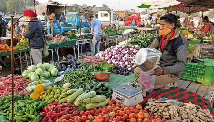 ఫిబ్రవరిలో స్వల్పంగా తగ్గిన టోకు ద్రవ్యోల్బణం