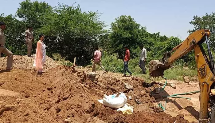 అక్రమ ఇసుక ఫిల్టర్ ల ధ్వంసం..