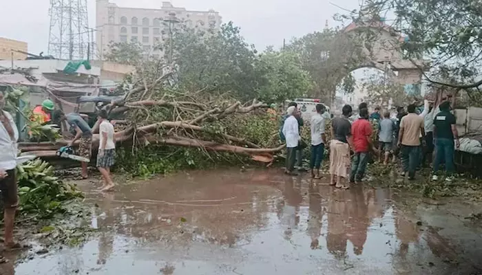 బిపర్జాయ్‌ బీభత్సం..1000 గ్రామాల్లో అంధకారం