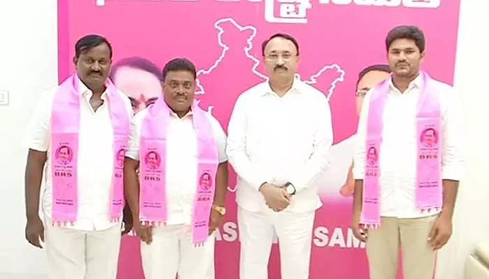 HYD: బీఆర్ఎస్‌లోకి ఏపీ నేతల క్యూ...ప్రకాశం, కర్నూలు జిల్లాల నుంచి భారీగా చేరికలు