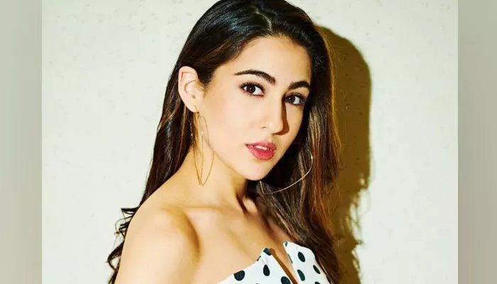 Sara Ali Khan:స్టార్ హీరోయిన్లతో పోటీ పడుతున్న సారా.. రెమ్యూనరేషన్ భారీగా పెంచేసిందట