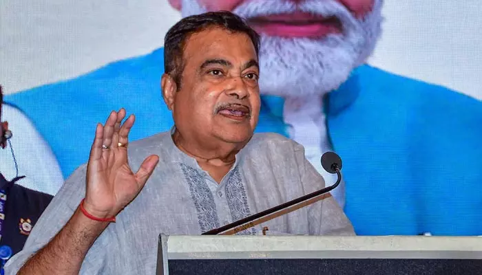 అలా చేస్తే రూ.15కే లీటరు పెట్రోల్ : Nitin Gadkari