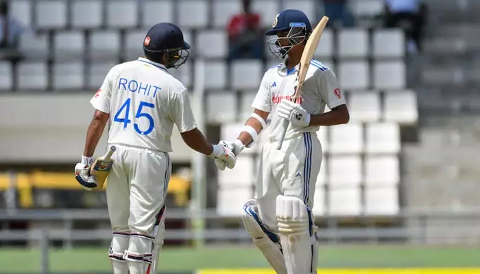 West Indies vs India 1st Test day 2: అదరగొడుతున్న భారత ఓపెనర్లు.. తొలి సెషన్‌లో విండీస్‌కి దక్కని వికెట్..