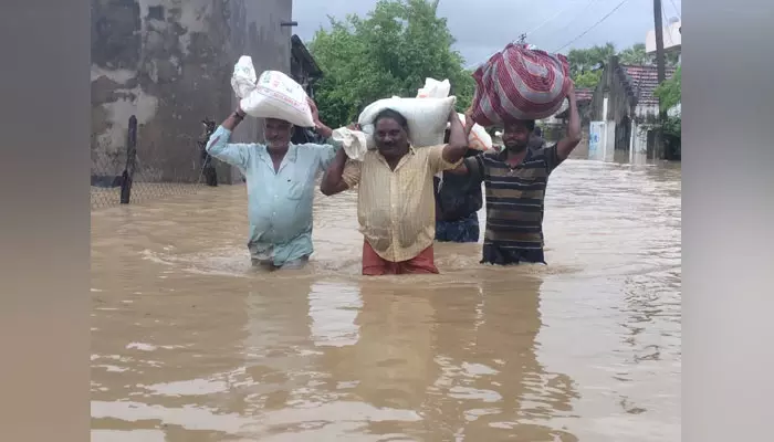 పోటెత్తిన వరద.. జల దిగ్బంధంలో గ్రామాలు