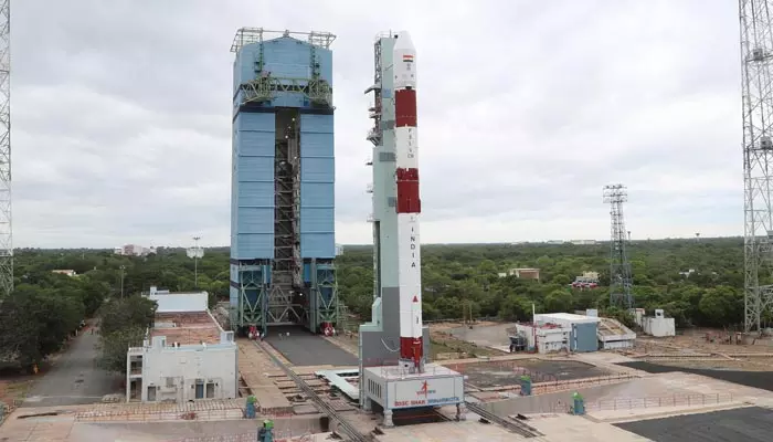 ISRO : ఇస్రో రాకెట్ ప్రయోగం గ్రాండ్ సక్సెస్.. నింగిలోకి 7 ఉపగ్రహాలు