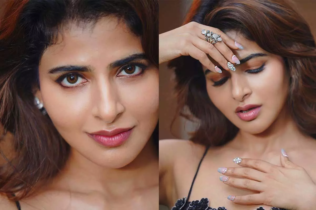 Iswarya Menon: ఒంపు సొంపులతో మైమరపిస్తోన్న ఐశ్వర్య ... గ్లామర్ షో తో సోకుల విందు చేస్తోన్న ఐశ్వర్య మీనన్..