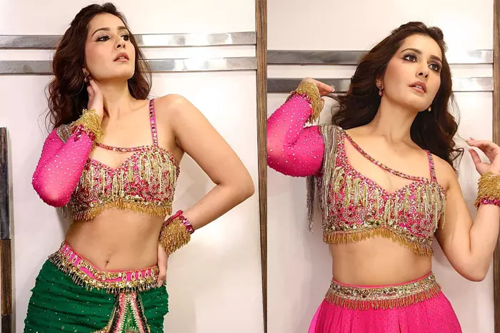 Raashii Khanna hot pics trending on Social Media