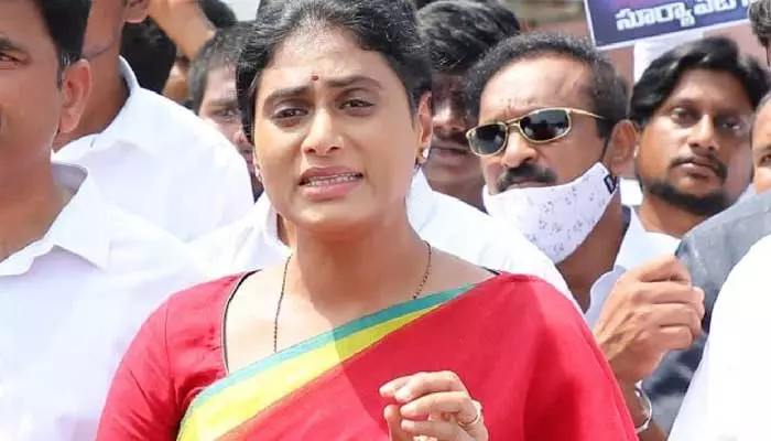 కేసీఆర్ నియంత పోకడకు ఇదే నిదర్శనం: YS Sharmila