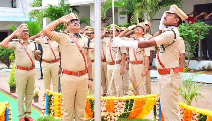 జిల్లా పోలీస్ కార్యాలయంలో ఘనంగా స్వాతంత్ర్య వేడుకలు