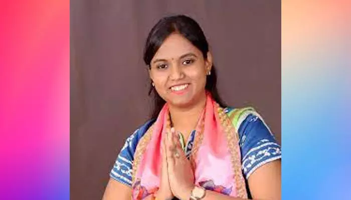 Lasya Nanditha : ఆ ముగ్గురికి కేసీఆర్ షాక్.. సీఎం ఆశీసులు లాస్యకే