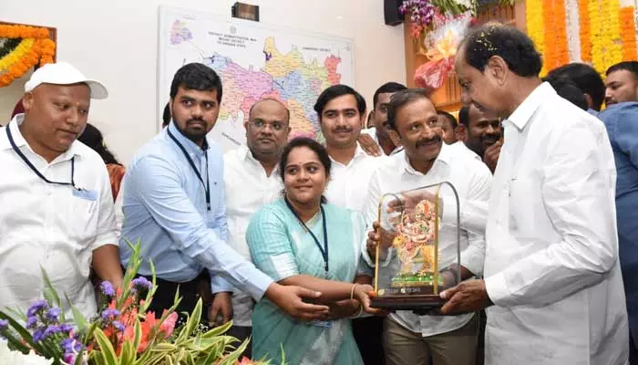 రెవెన్యూ కేడర్లలో త్వరలోనే పదోన్నతులు: CM KCR