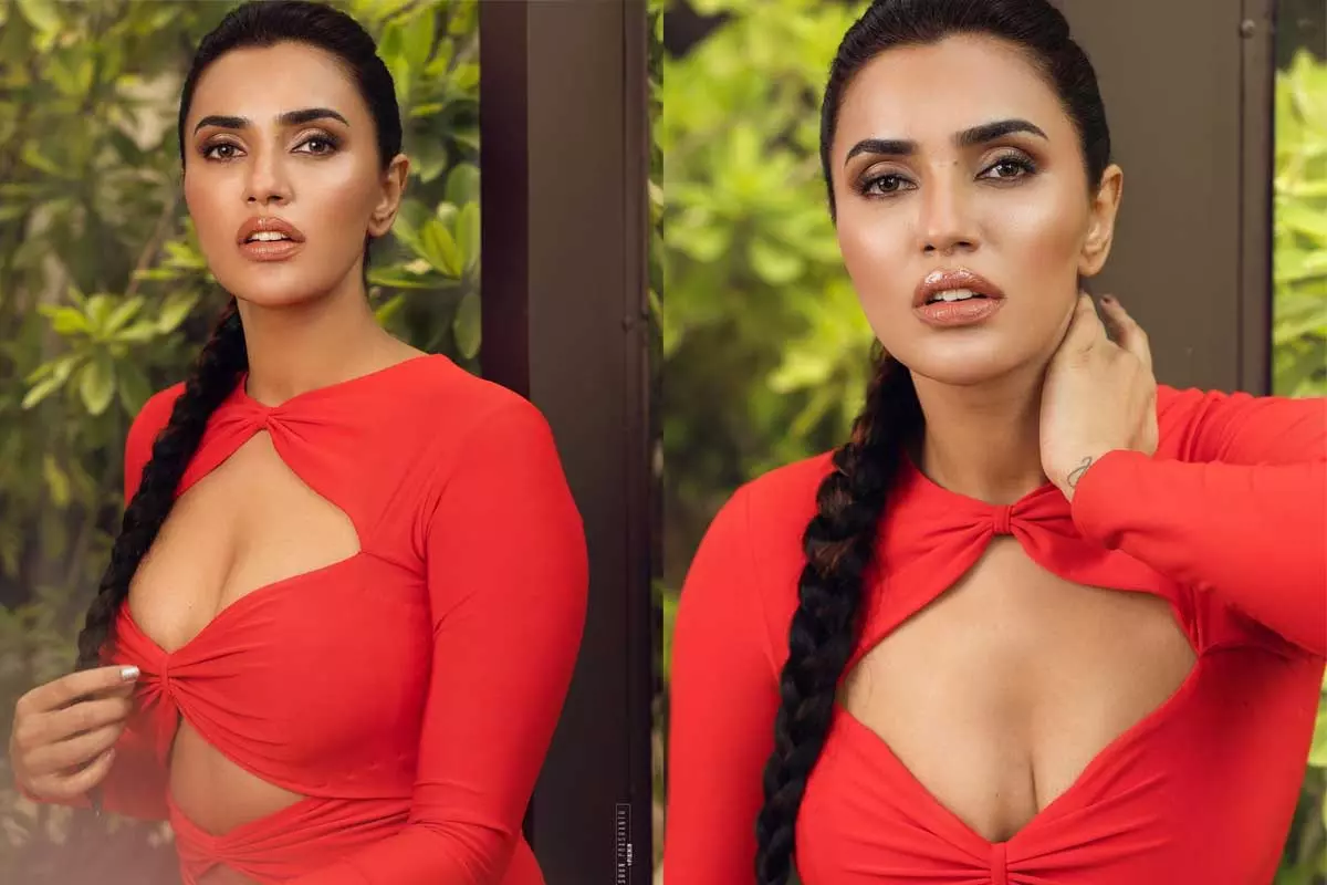 Akshara Gowda look hot in red