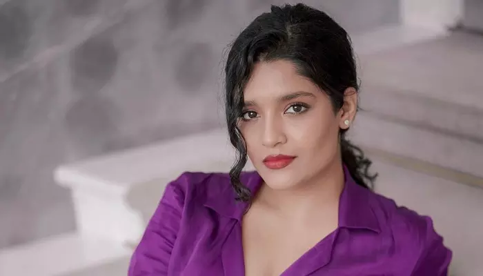 Ritika Singh Latest Photos: హాట్ అందాలతో మతి పోగొడుతున్న రితికా సింగ్