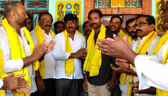 kadapa: పులివెందులలో వైసీపీకి షాక్.. టీడీపీలోకి భారీగా చేరికలు