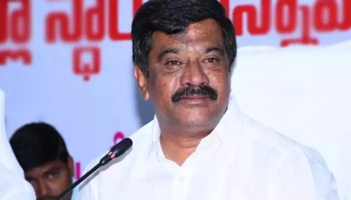 కేసీఆర్‌కు పోచారం శ్రీనివాస్ రెడ్డి వెన్నుపోటు పొడిచారు: మాజీ మంత్రి వేముల ఫైర్