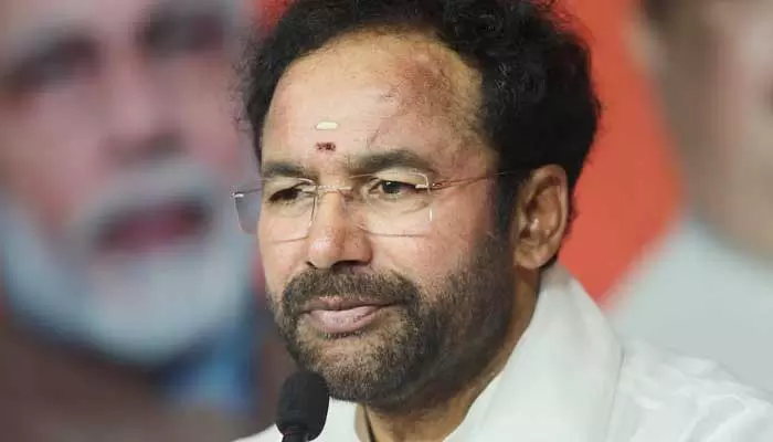 G Kishan Reddy  : కేంద్ర మంత్రి కిషన్ రెడ్డికి స్వల్ప గాయాలు