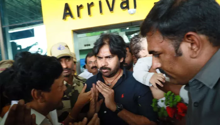 రాజమండ్రి చేరుకున్న Pawan Kalyan.. మరికాసేపట్లో చంద్రబాబుతో భేటీ