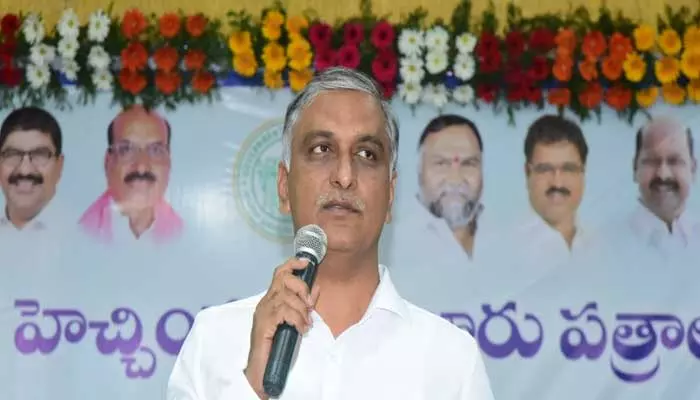 పేదల పాలిట దేవుడు కేసీఆర్ : మంత్రి హరీష్ రావు