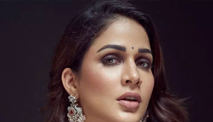 Lavanya Tripathi : పెళ్లికళ ఉట్టిపడుతున్న మెగా కోడలు శారీ పిక్స్ వైరల్..!