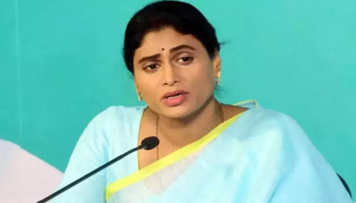 ఈయన అడగడు.. ఆయన ఇవ్వడు: YS Sharmila