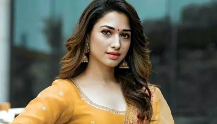 Tamannaah : విజయ్ వర్మతో బ్రేకప్.. ఆ హీరోతో ఎంజాయ్ చేస్తున్న తమన్నా..?