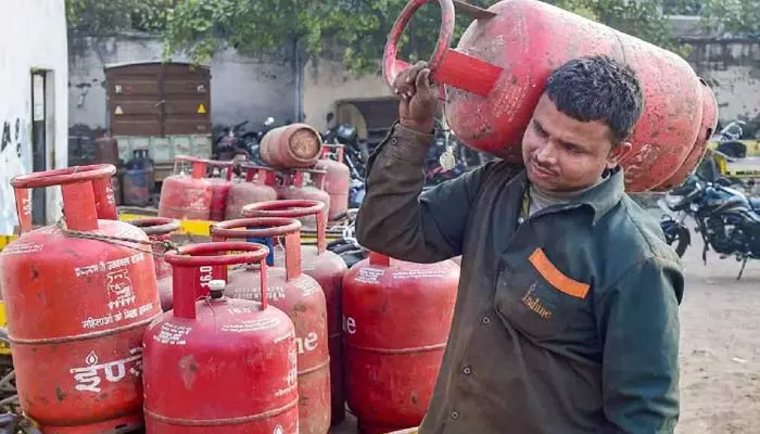 Gas Price Today: నేడు తెలుగు రాష్ట్రాల్లో Gas Cylinder Price ఎలా ఉన్నాయంటే?