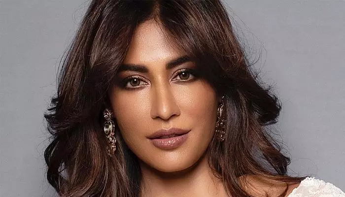 చమ్కీల డ్రెస్సులో మెరిసిపోతున్న Chitrangada Singh..