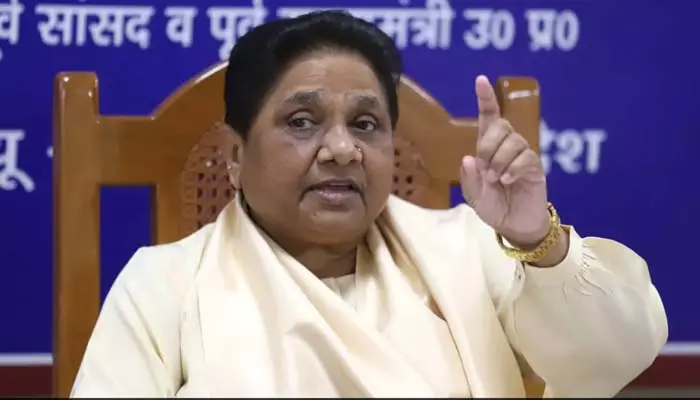 ఆ రెండు కూటములకు మేం దూరమే : Mayawati