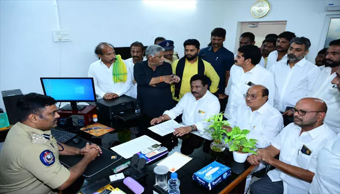 చంద్రబాబుకు లీగల్ మలాఖత్‌ల కుదింపు ప్రభుత్వ కుట్రే