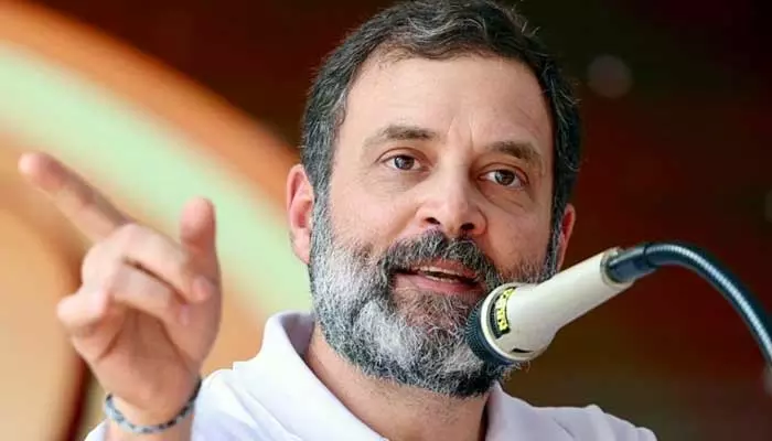 Rahul Gandhi : భూపాలపల్లిలో నిరుద్యోగులతో రాహుల్ గాంధీ బైక్ ర్యాలీ