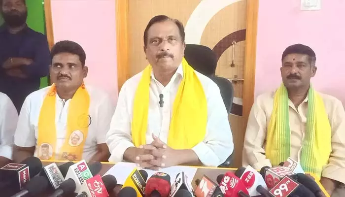 Kadapa: మీ ఇళ్లు, మీరు ఉండరు.. సీఎం జగన్‌కు మాజీ ఎమ్మెల్సీ వార్నింగ్