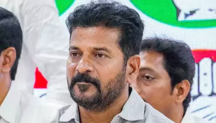 బ్రేకింగ్: TPCC చీఫ్ రేవంత్ రెడ్డి ఇంటి వద్ద తీవ్ర ఉద్రిక్తత