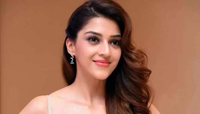 Mehreen Pirzada : నవంబర్-5: నేడు హీరోయిన్ మెహ్రీన్ పుట్టిన రోజు