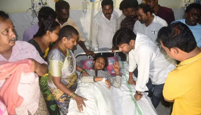 స్కూల్ బస్సు ప్రమాదంపై విచారణ చేయిస్తాం: MLA Abbayya Chaudhary