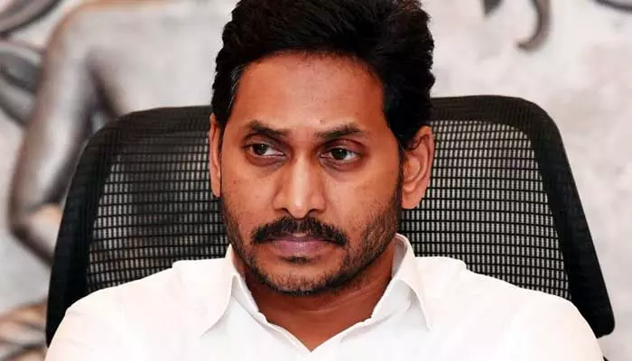 గెలుస్తామా.. లేదా..?! 2024 ఎన్నికలపై వైసీపీ నేతల్లో హైటెన్షన్!