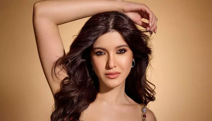 Shanaya Kapoor looks so beautiful