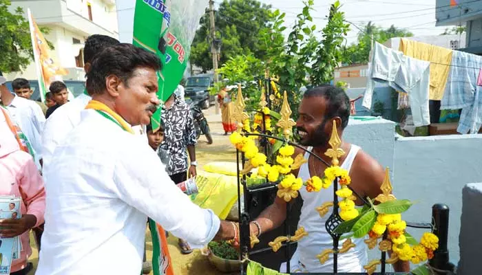 నియోజకవర్గ అభివృద్ధి ధ్యేయంగా పనిచేస్తా : కుంభం