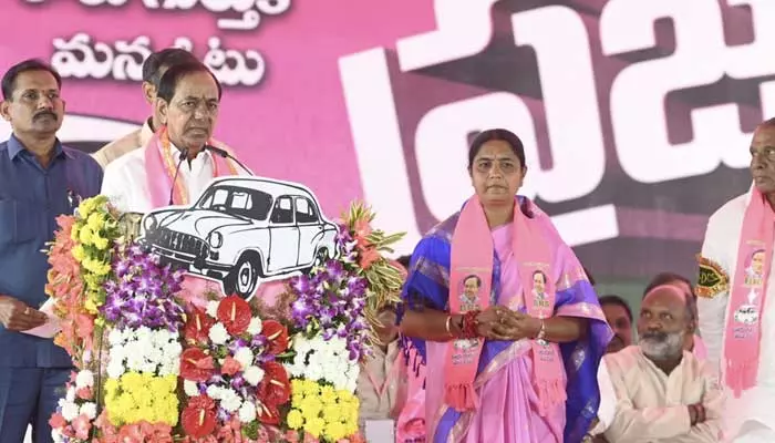 అబద్ధాలు చెప్పడంలో  కాంగ్రెస్ వాళ్లు మొనగాళ్లు : కేసీఆర్