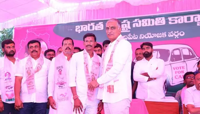 కాంగ్రెస్‌కు ఓటేసినందుకు కర్ణాటక ప్రజలు బాధ పడుతున్నారు