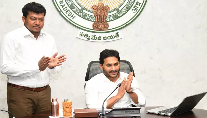 ఏపీలో వారికి తీపికబురు.. ఒక్కొక్కరి ఖాతాలో రూ.69వేలు జమ చేసిన జగన్