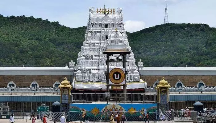 Tirumala: శ్రీవారి భక్తులకు గుడ్ న్యూస్.. ఆ రోజు నుంచే వైకుంఠ ద్వార దర్శనం