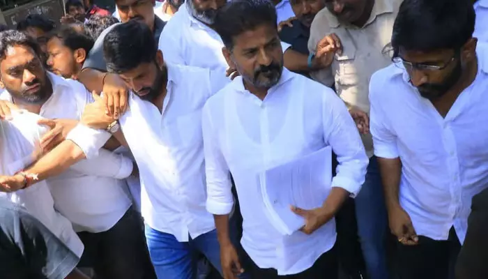 రేవంత్ రెడ్డికి హైకమాండ్ పిలుపు.. హుటాహుటిన ఢిల్లీకి!