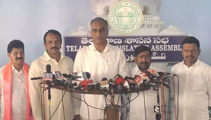 కొత్త ప్రభుత్వం ఎదుట హరీష్ రావు తొలి డిమాండ్