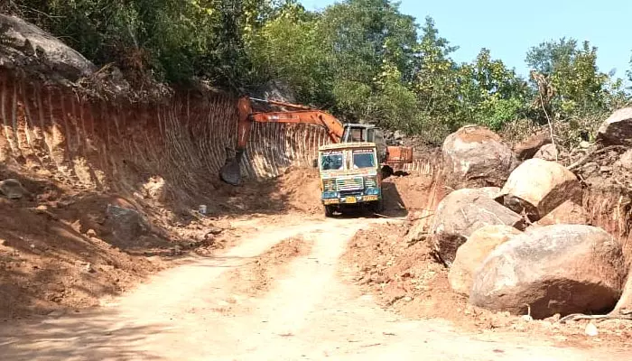 మాక్లూర్, మాదాపూర్ గుట్టలు మాయం