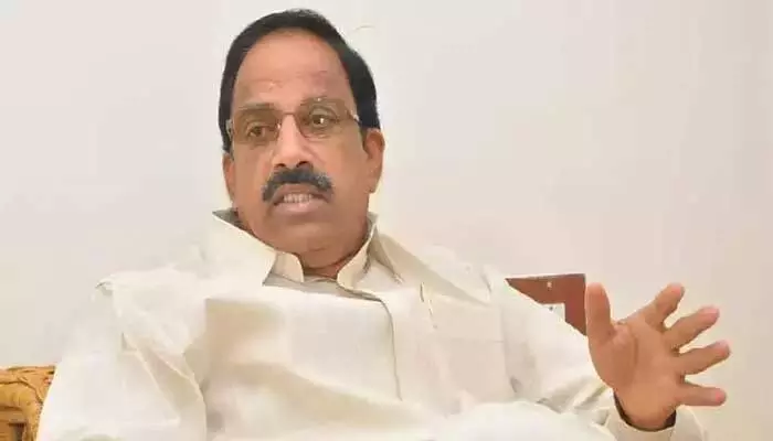 మాజీ డీసీఓ సింహాచలం పై మంత్రికి ఫిర్యాదు